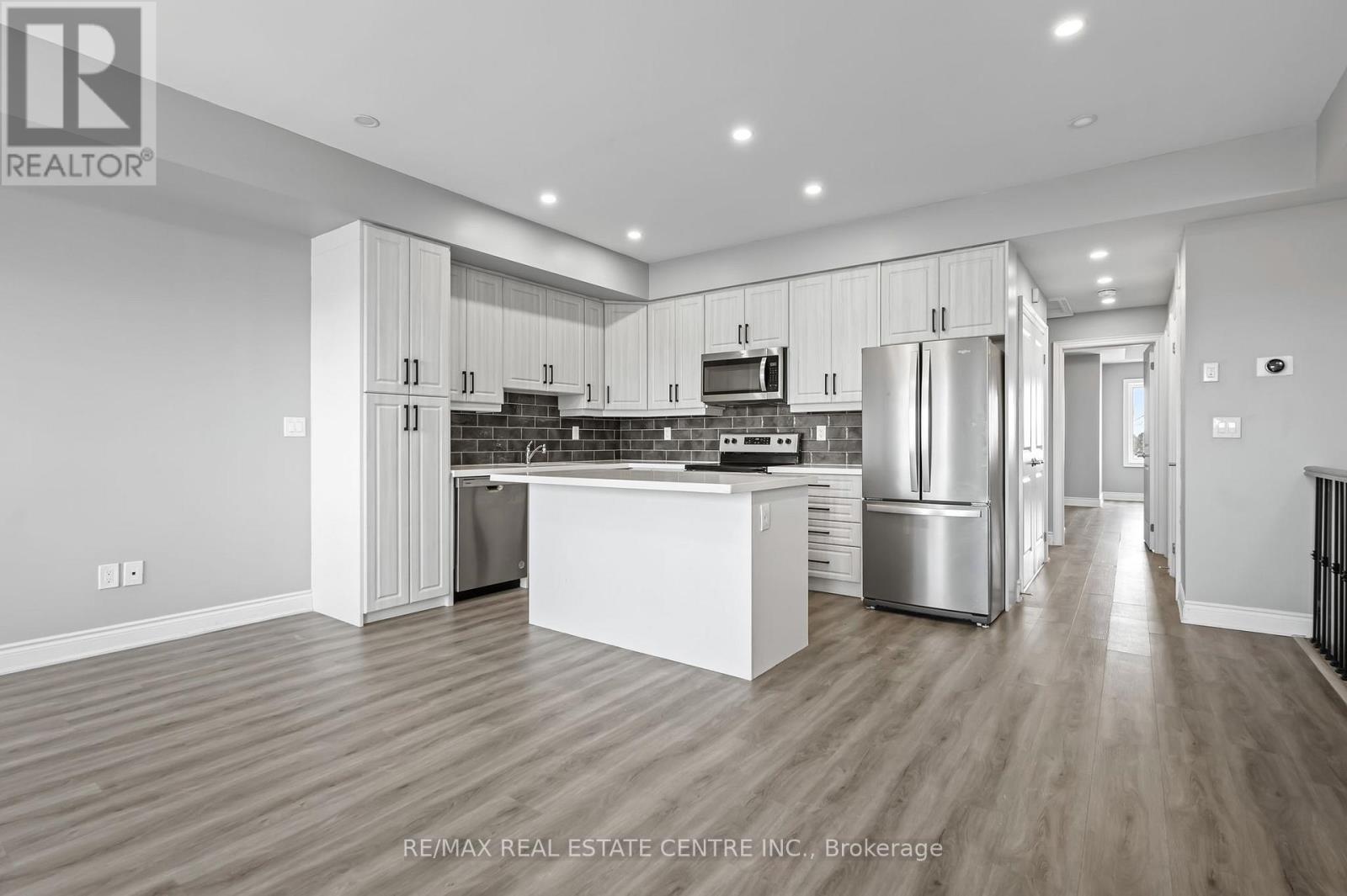 302 - 721 FRANKLIN BOULEVARD