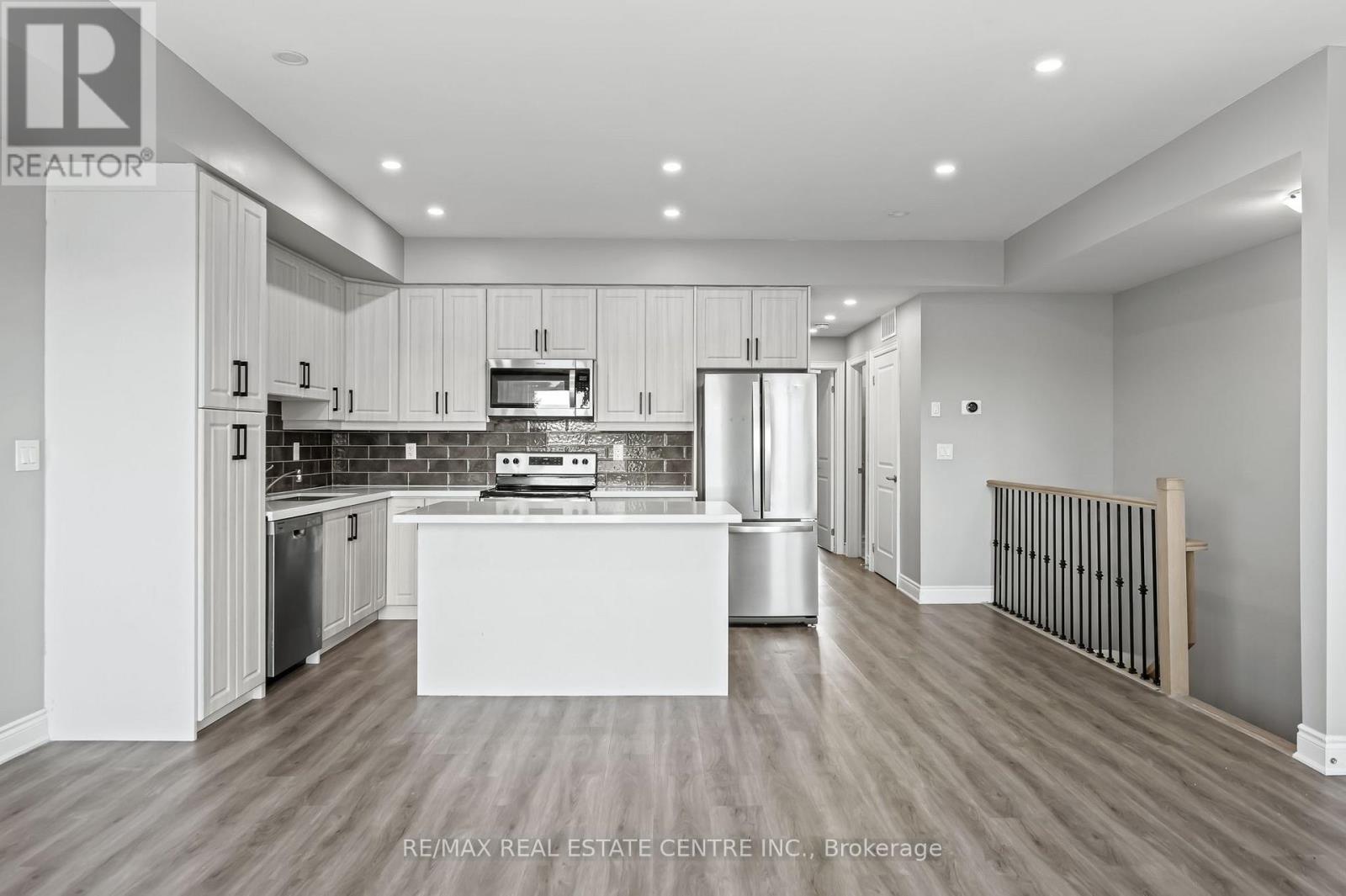 302 - 721 FRANKLIN BOULEVARD