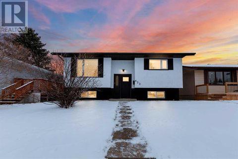 423 Huntington Way NE Calgary AB T2K5A7