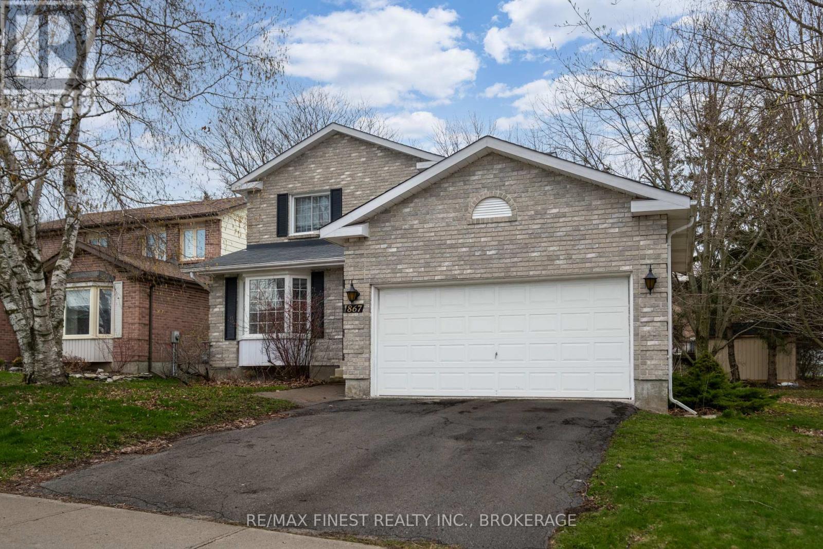867 WOODSIDE DRIVE