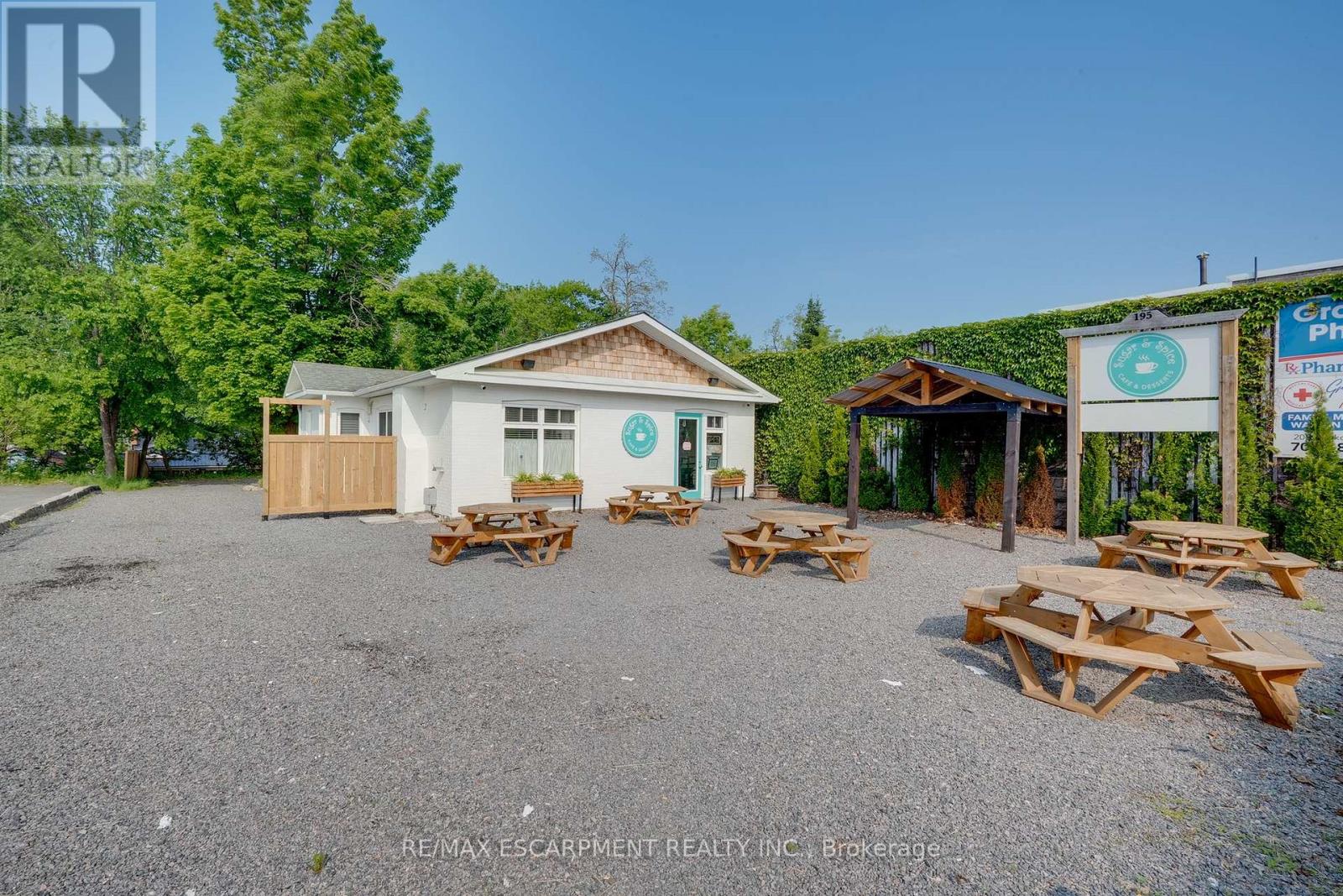195 MUSKOKA ROAD N
