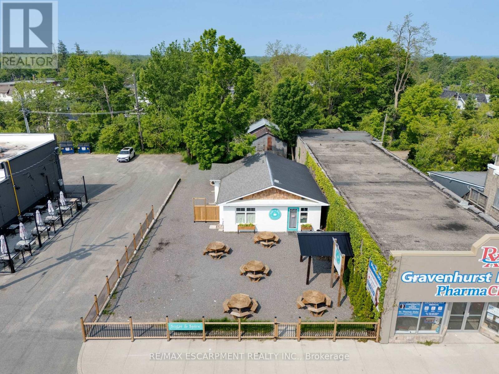 195 MUSKOKA ROAD N