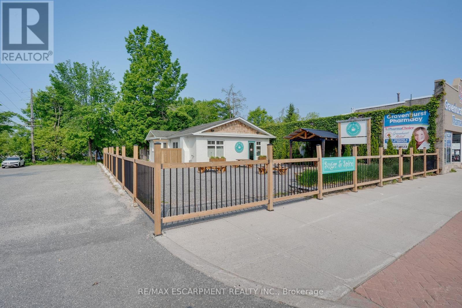 195 MUSKOKA ROAD N