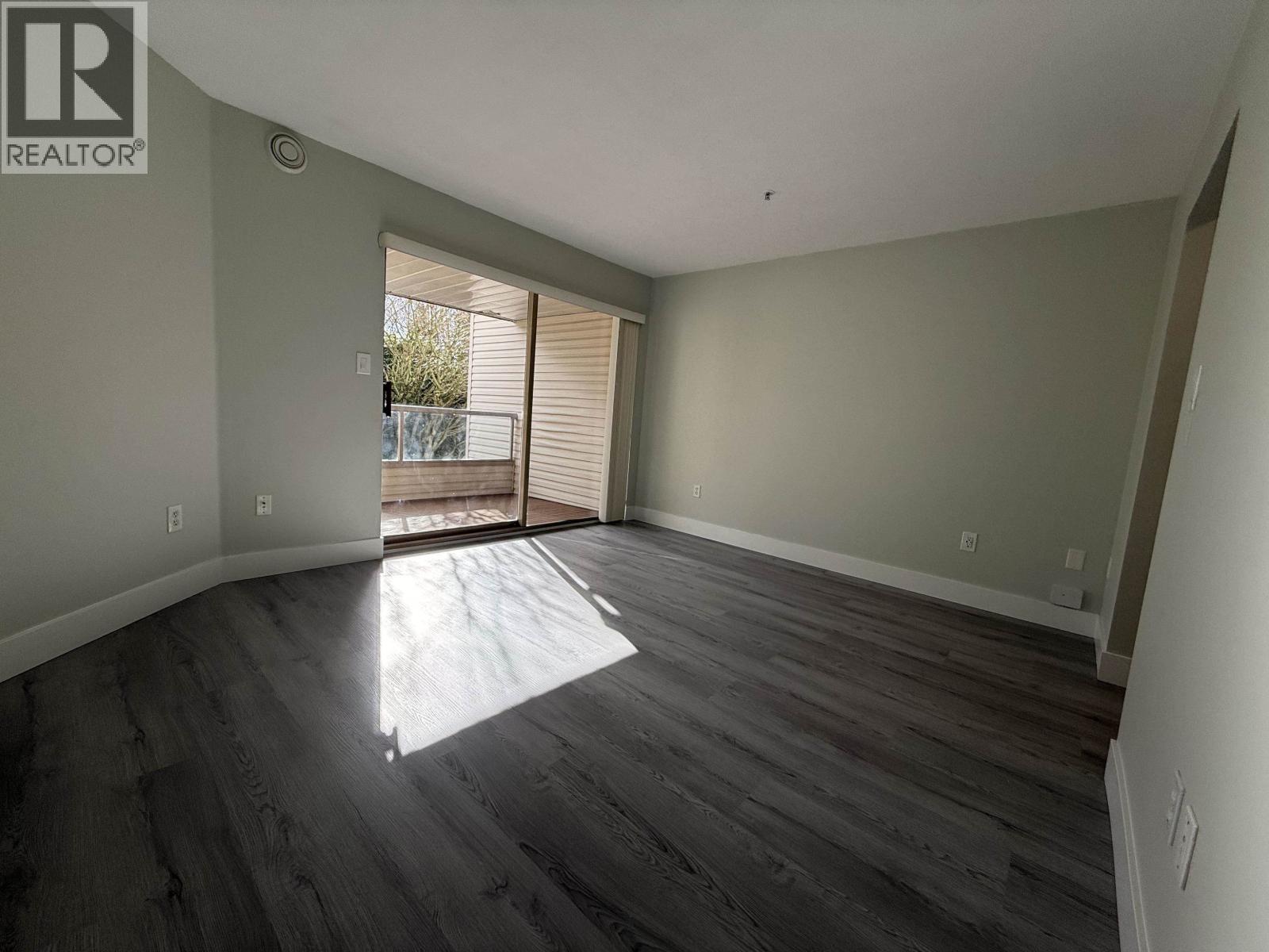 206 1955 SUFFOLK AVENUE