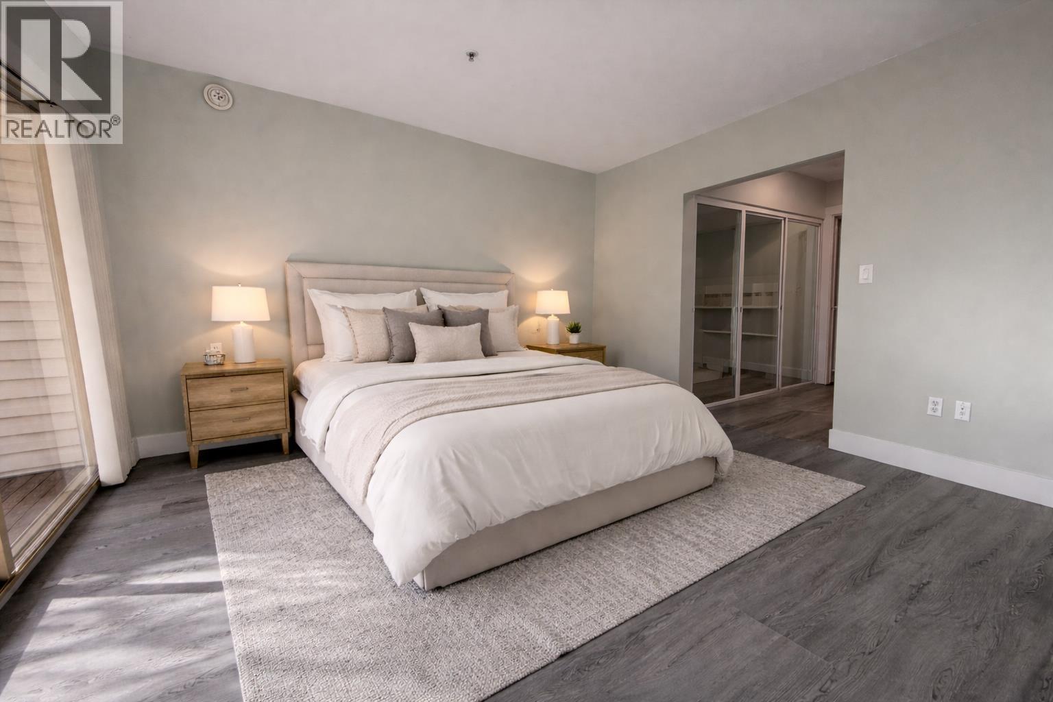 206 1955 SUFFOLK AVENUE