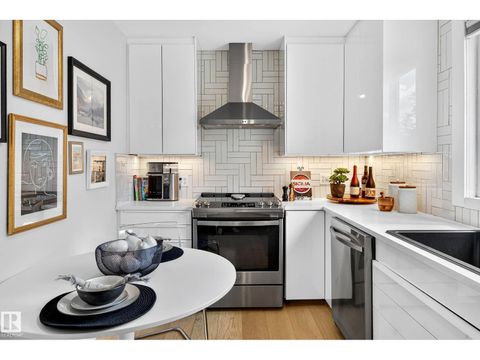 10507 69 AV NW Edmonton AB T6H2C5