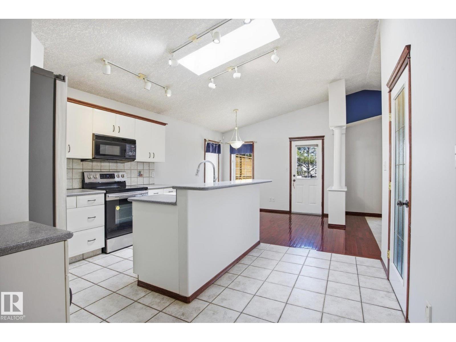 11413 118 ST NW