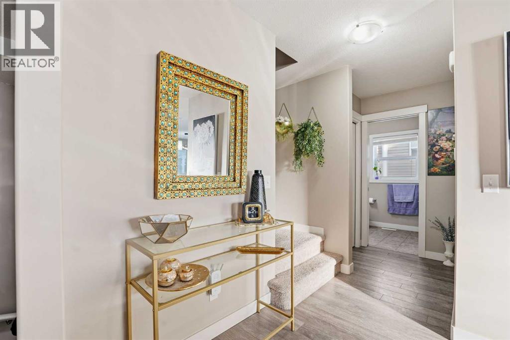 427 Redstone View NE