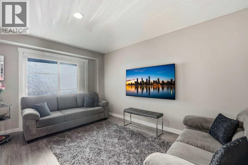 427 Redstone View NE