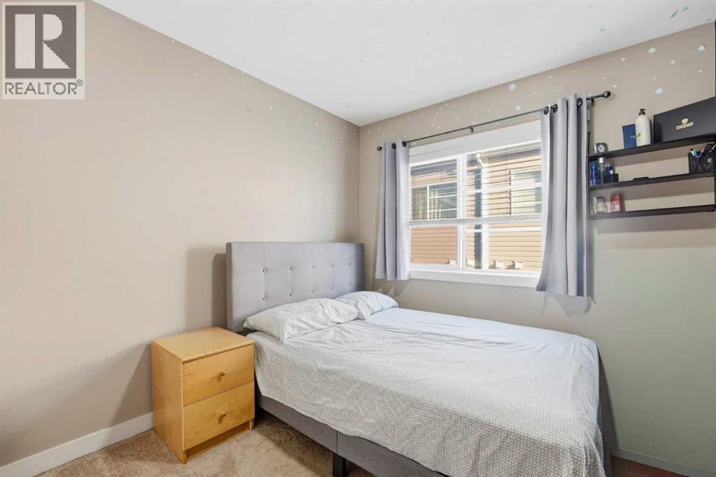 427 Redstone View NE