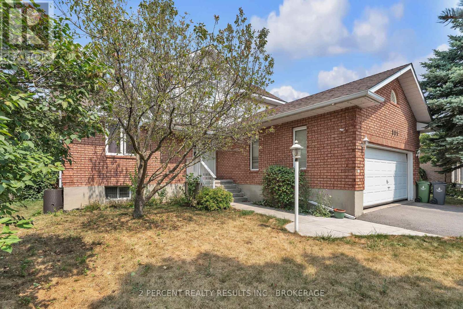 809 MUIRFIELD CRESCENT