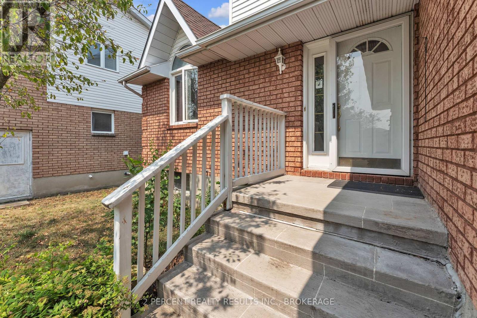 809 MUIRFIELD CRESCENT