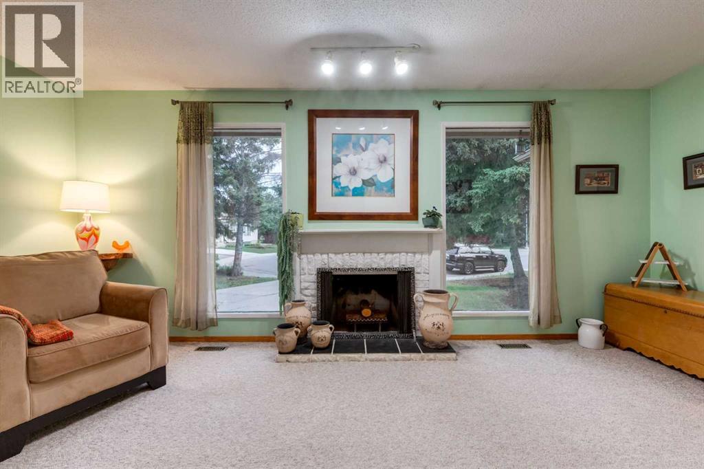 220 Oakridge Place SW