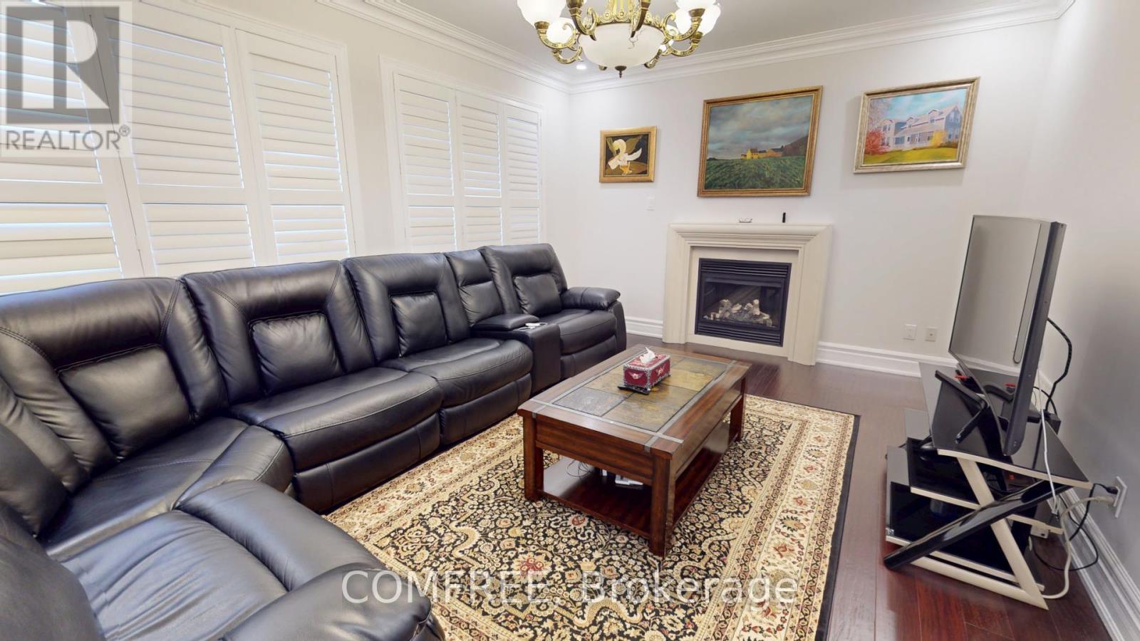 8 MCCANDLESS COURT