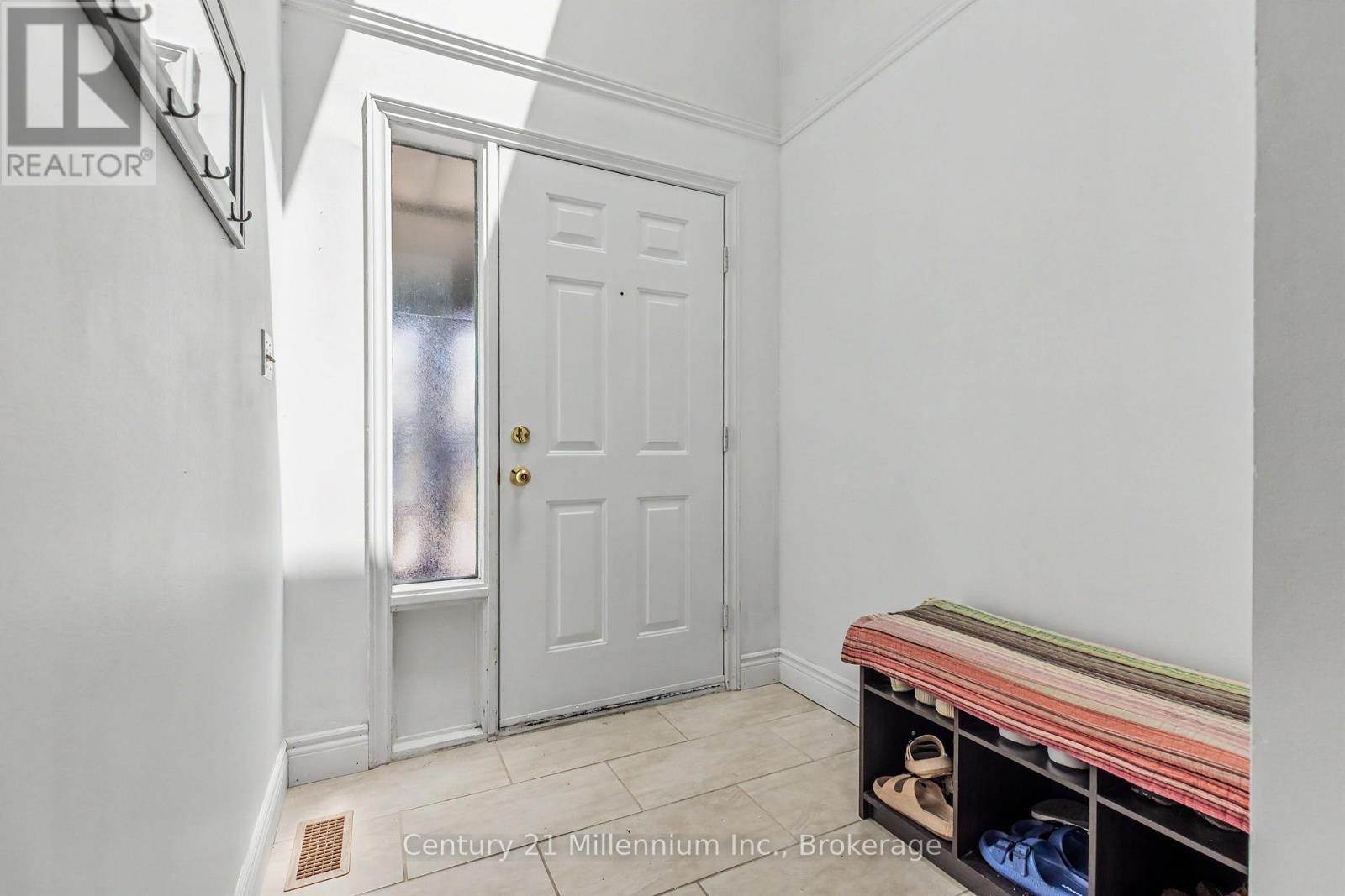 19 - 874 ARLINGTON STREET