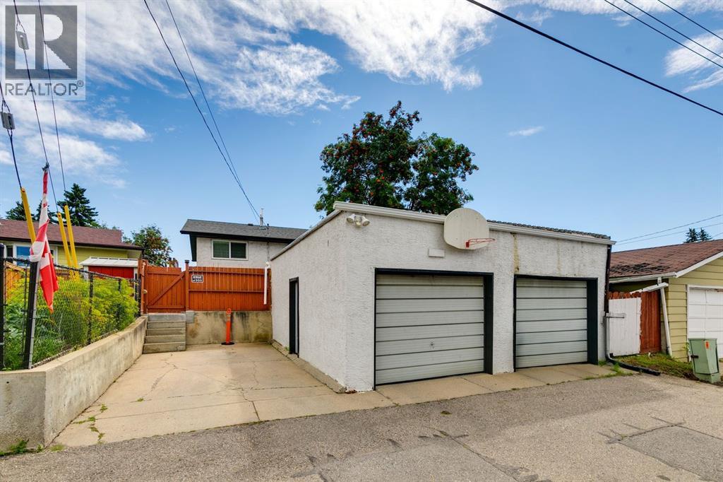 299 Doverview Crescent SE