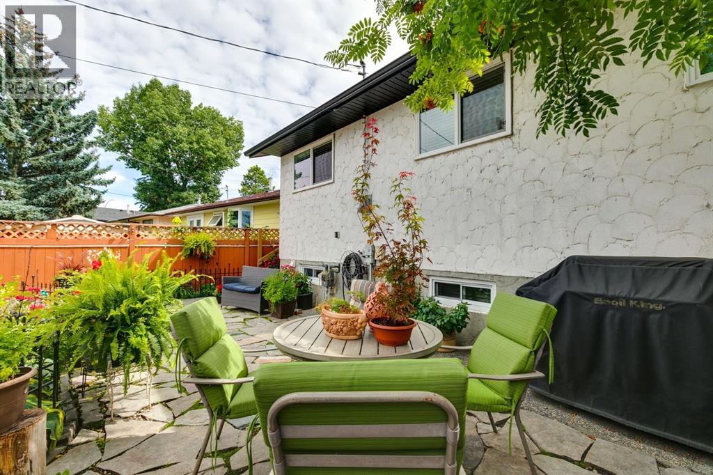 299 Doverview Crescent SE