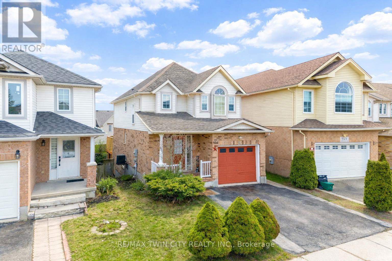 924 COPPER LEAF CRESCENT