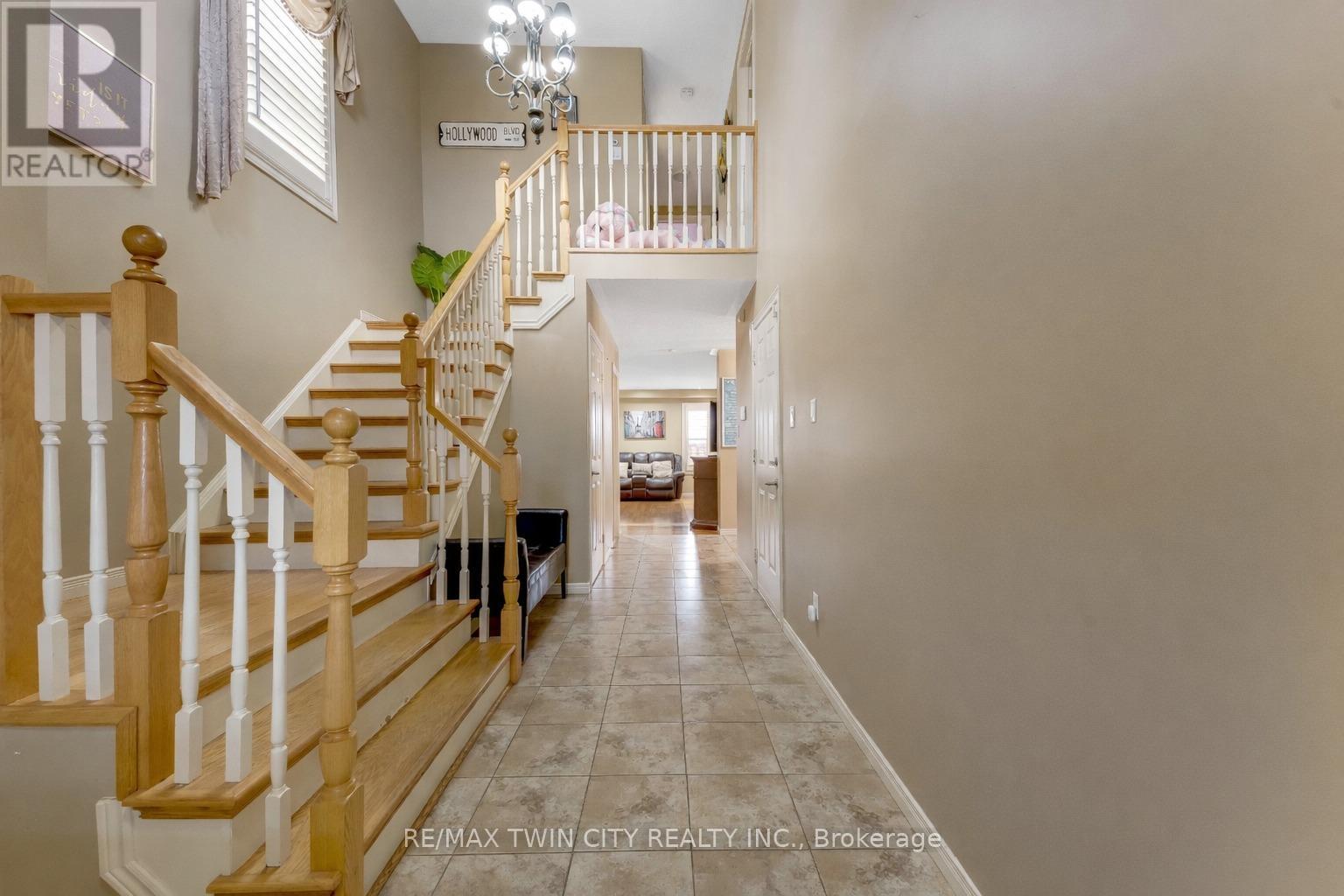 924 COPPER LEAF CRESCENT