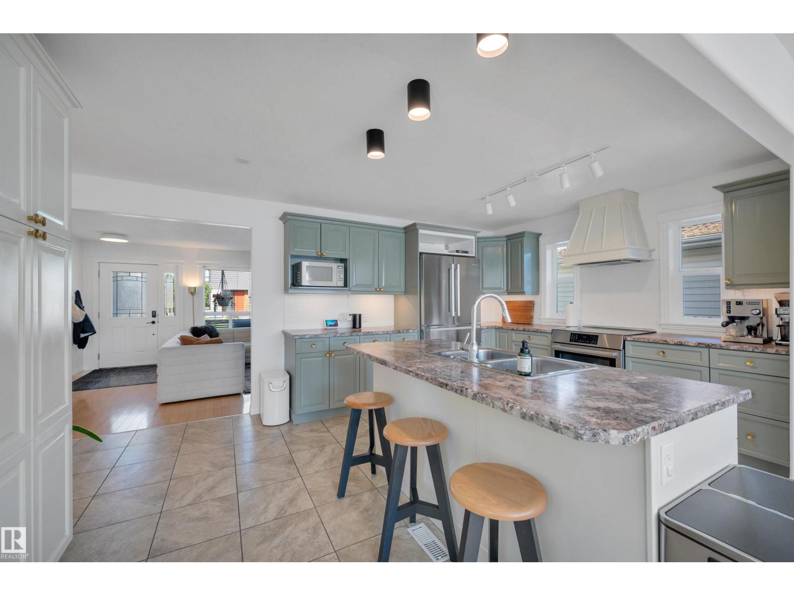 9015 148 ST NW