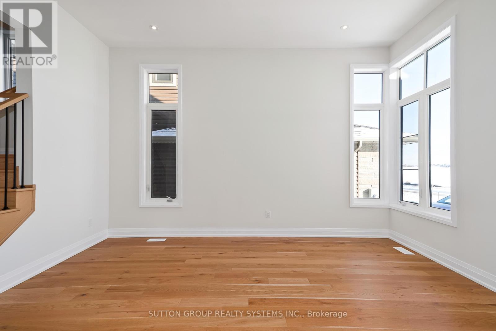 11 SUN VALLEY AVENUE