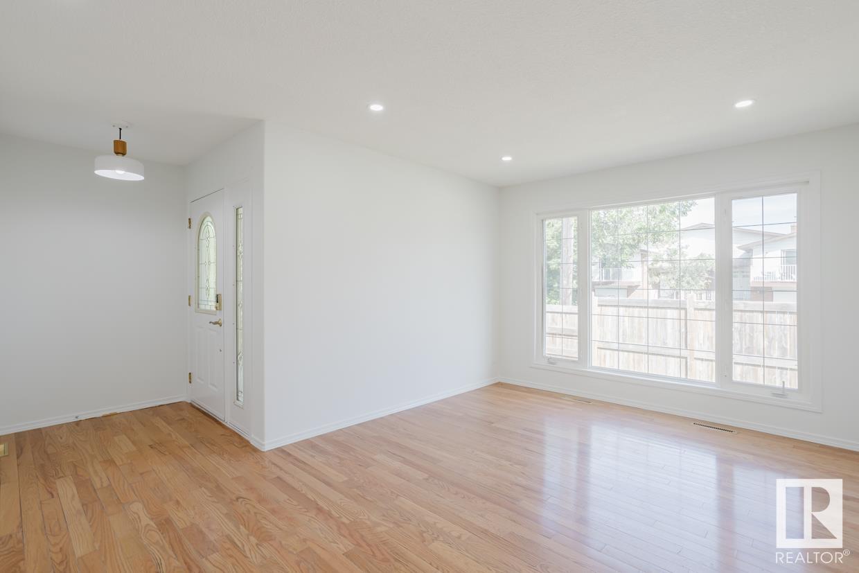 9307 128 AV NW