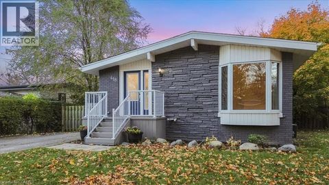 418 NORRIE Crescent Burlington ON L7L3S5