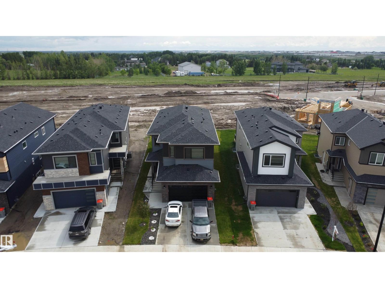 1837 63 AV NE