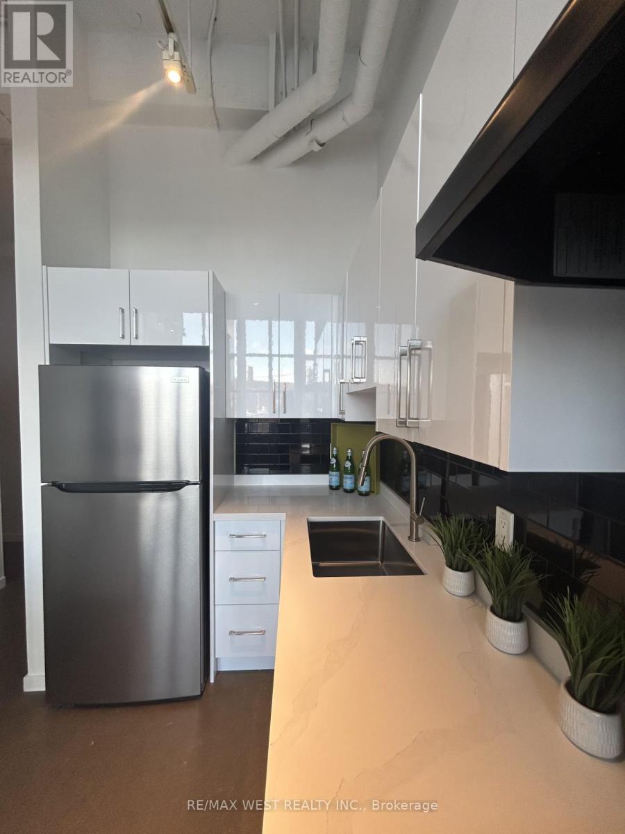 207 - 410 KING STREET W