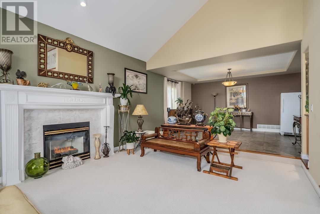 2583 DIAMOND CRESCENT