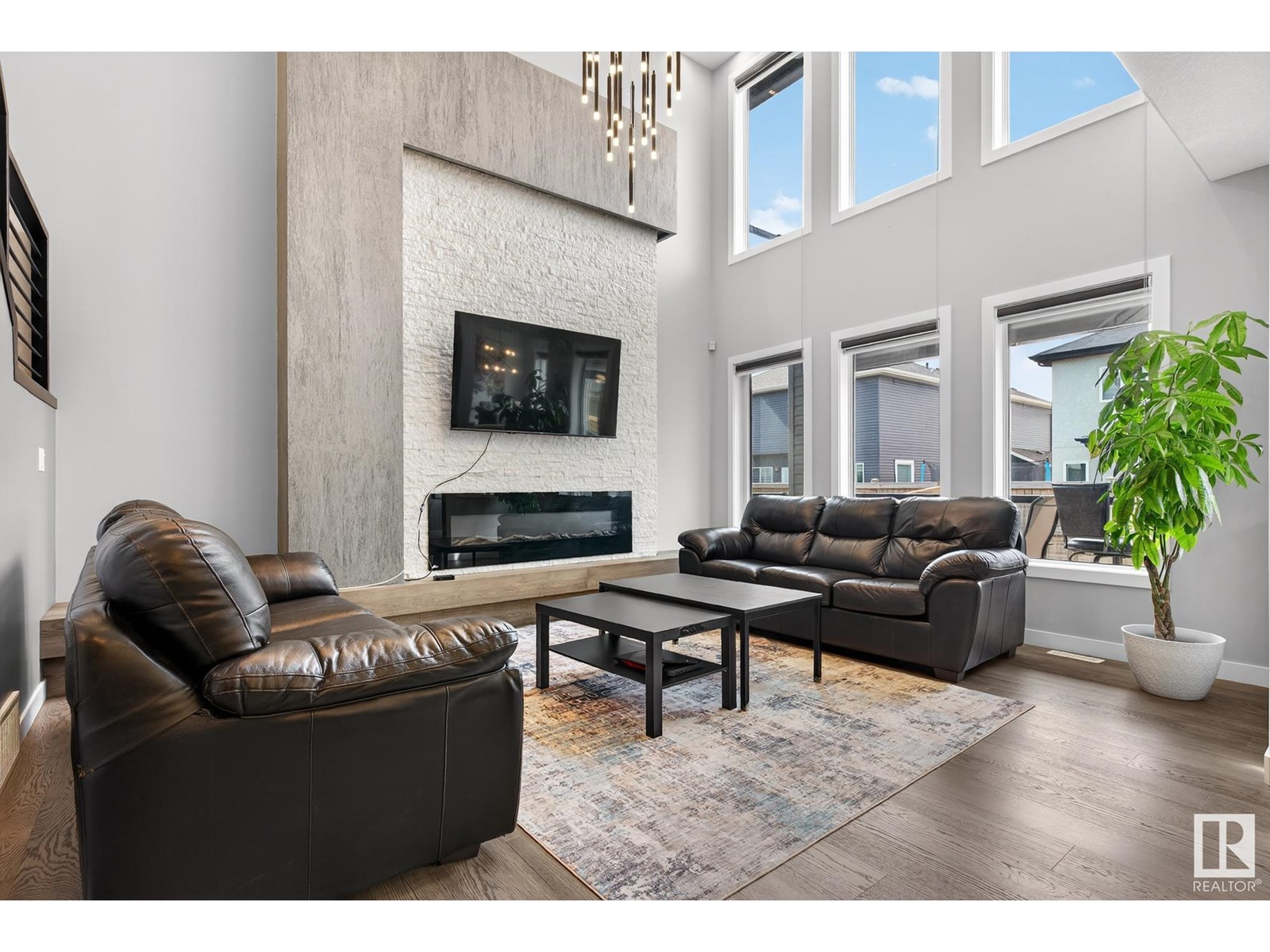 1027 150 AV NW
