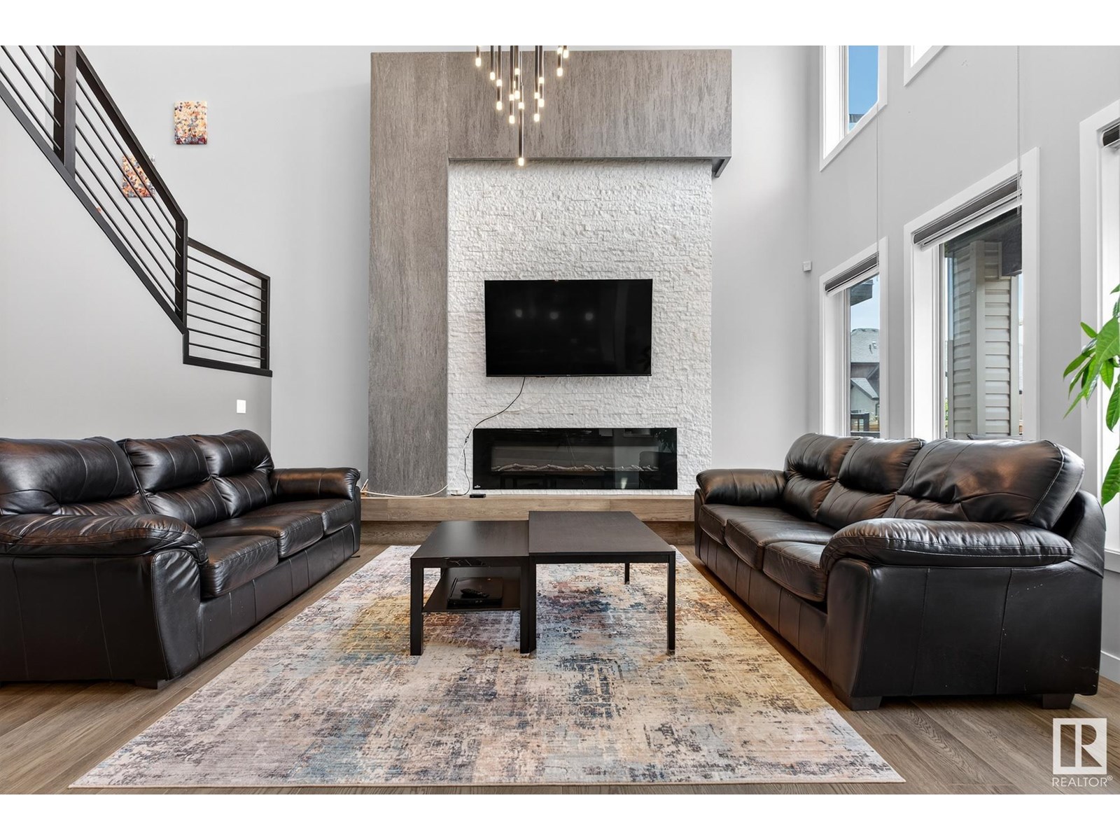 1027 150 AV NW