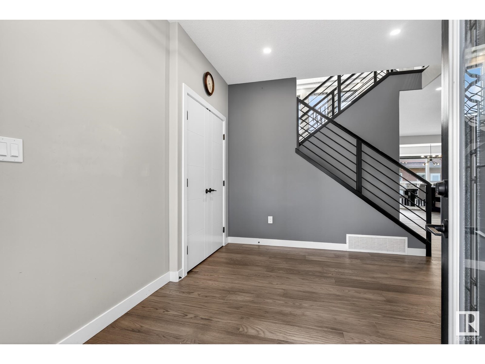 1027 150 AV NW