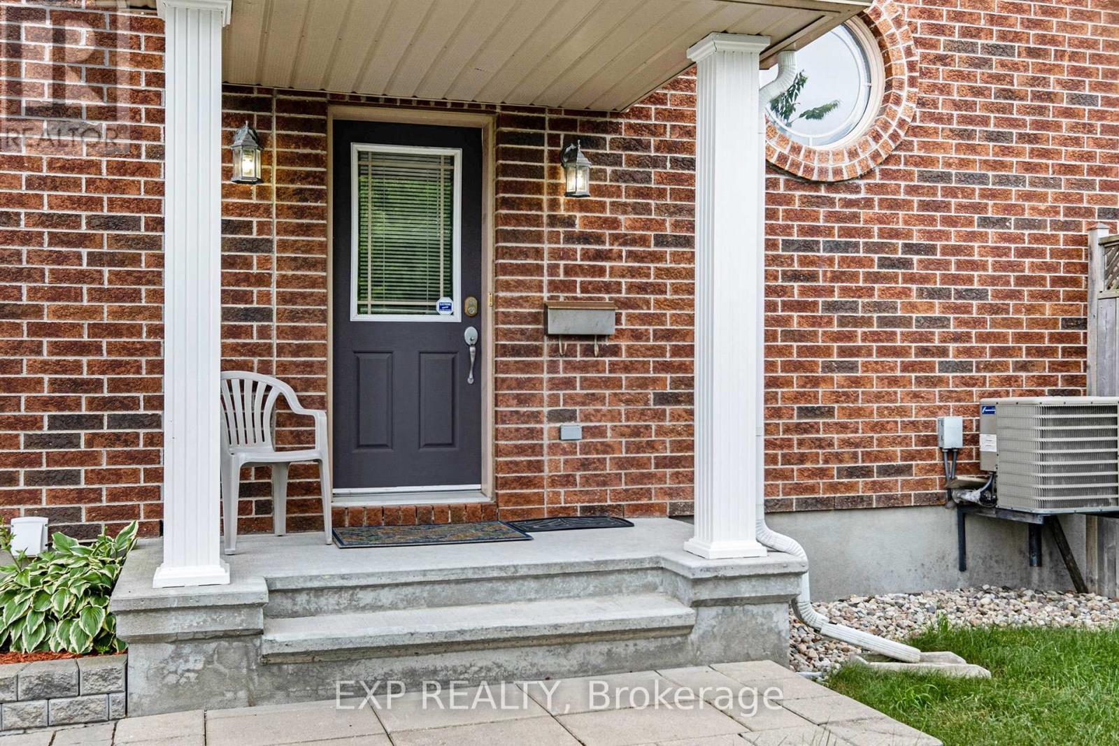 211 LEAMINGTON WAY