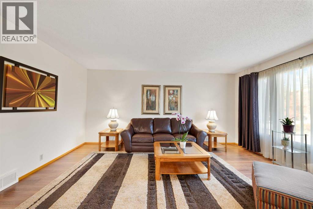 103 Abadan Crescent NE