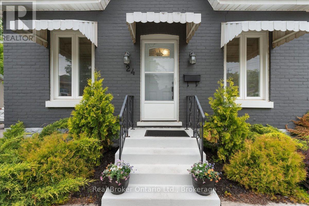 24 ROSE AVENUE