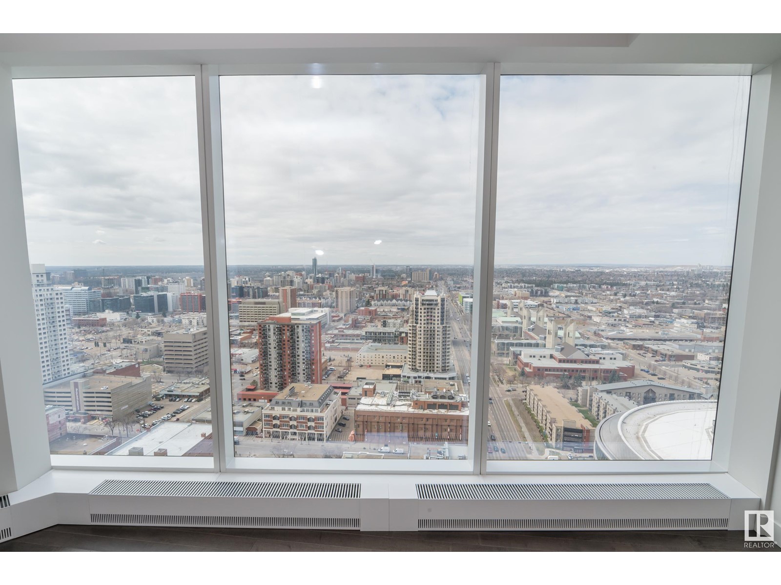 #2612 10360 102 ST NW