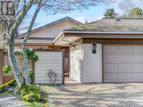 71 901 Kentwood Lane Saanich BC V8Y2Y7