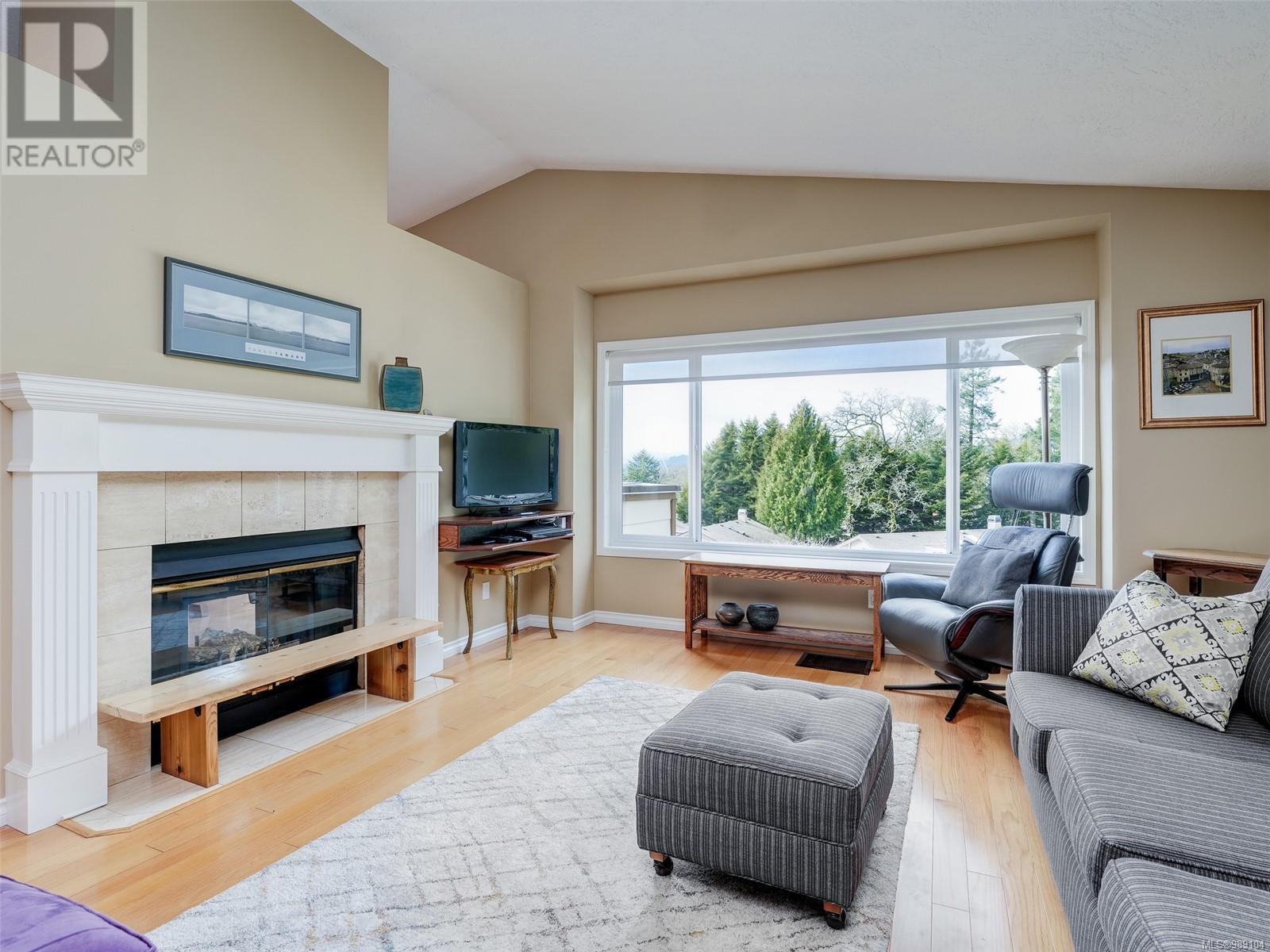 71 901 Kentwood Lane