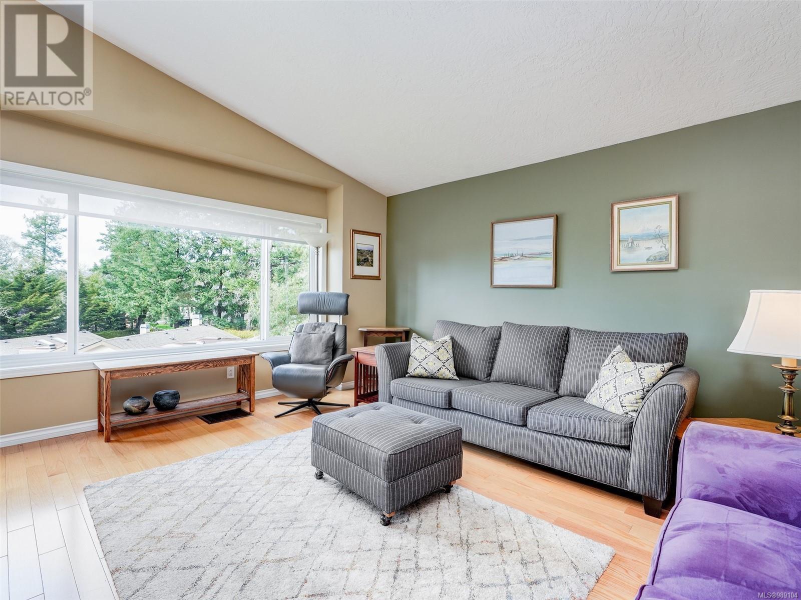 71 901 Kentwood Lane