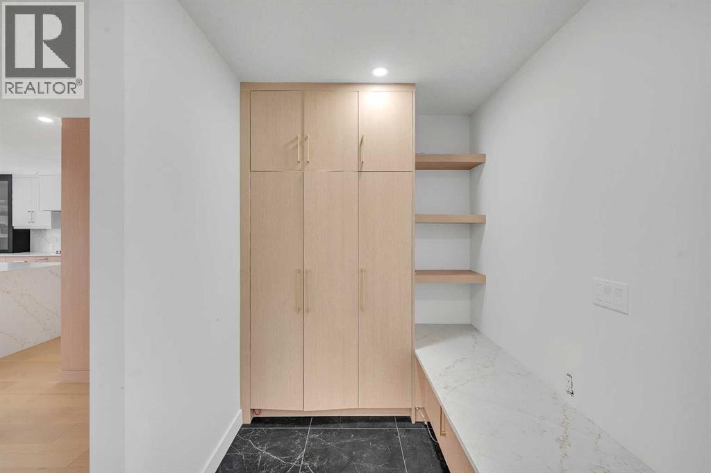 4239 Vauxhall Crescent NW