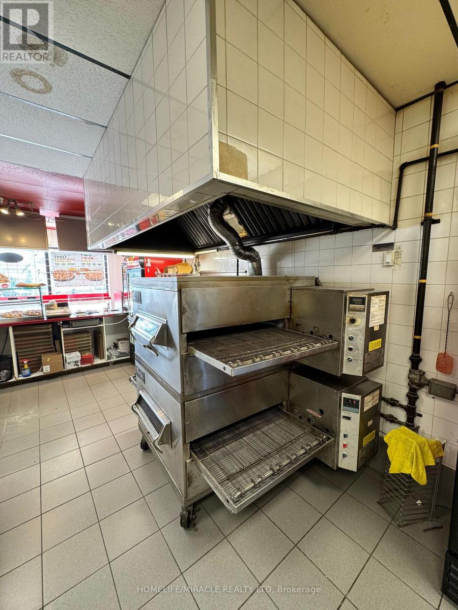 UNIT 2 - 140 PARKHILL ROAD W