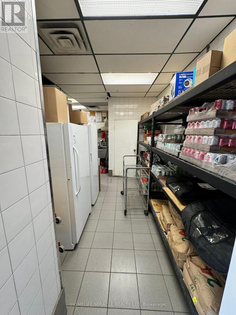 UNIT 2 - 140 PARKHILL ROAD W