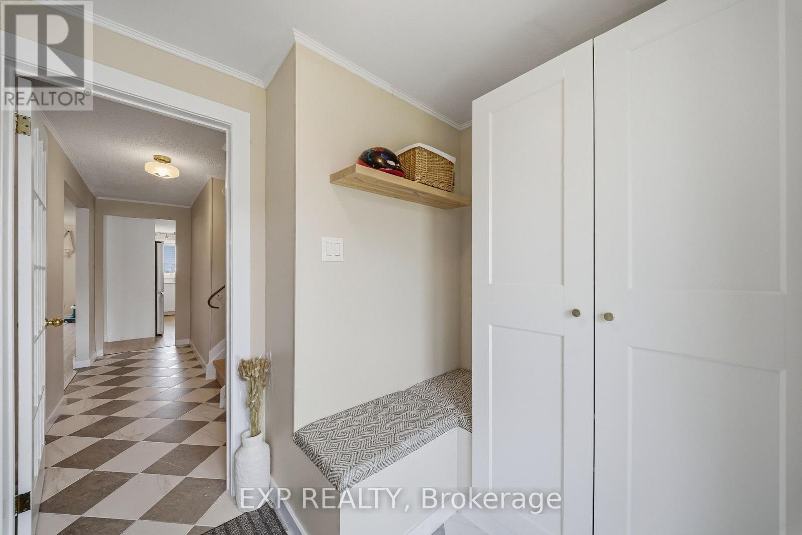2333 COTTERS CRESCENT