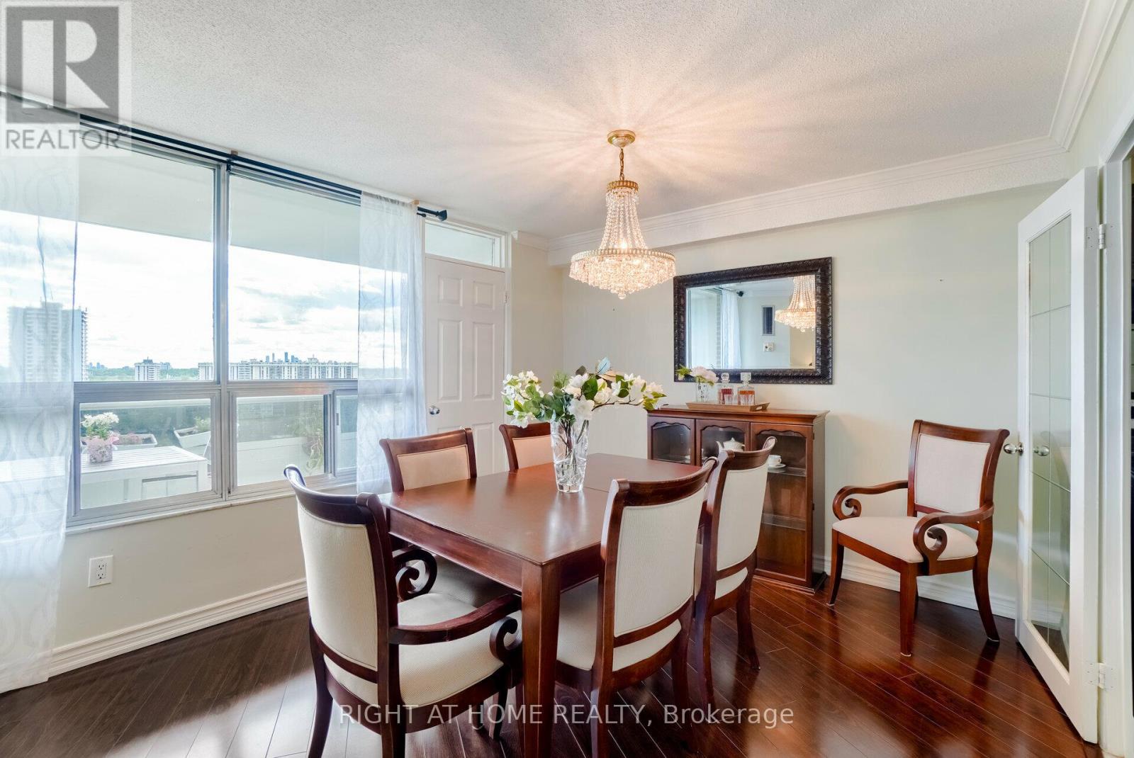 1607 - 5 SHADY GOLFWAY