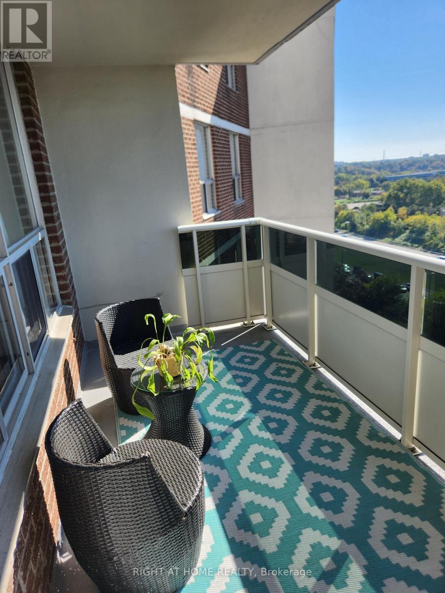 1607 - 5 SHADY GOLFWAY