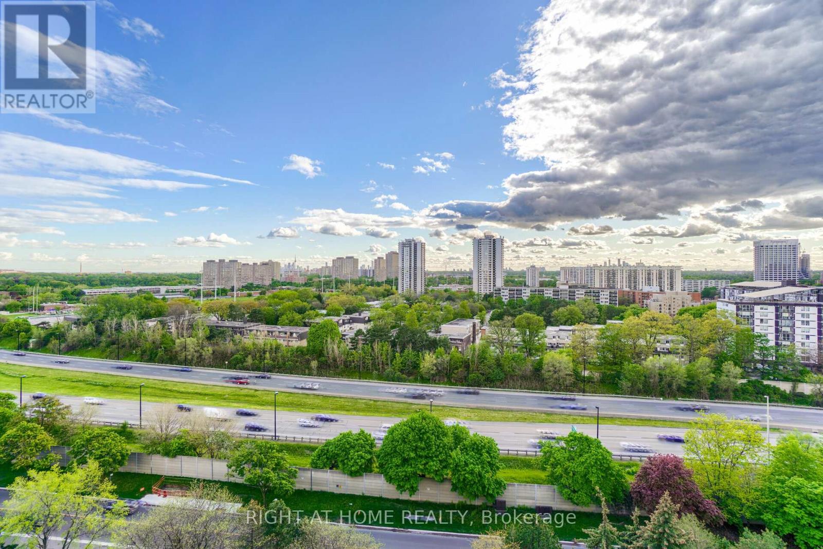 1607 - 5 SHADY GOLFWAY