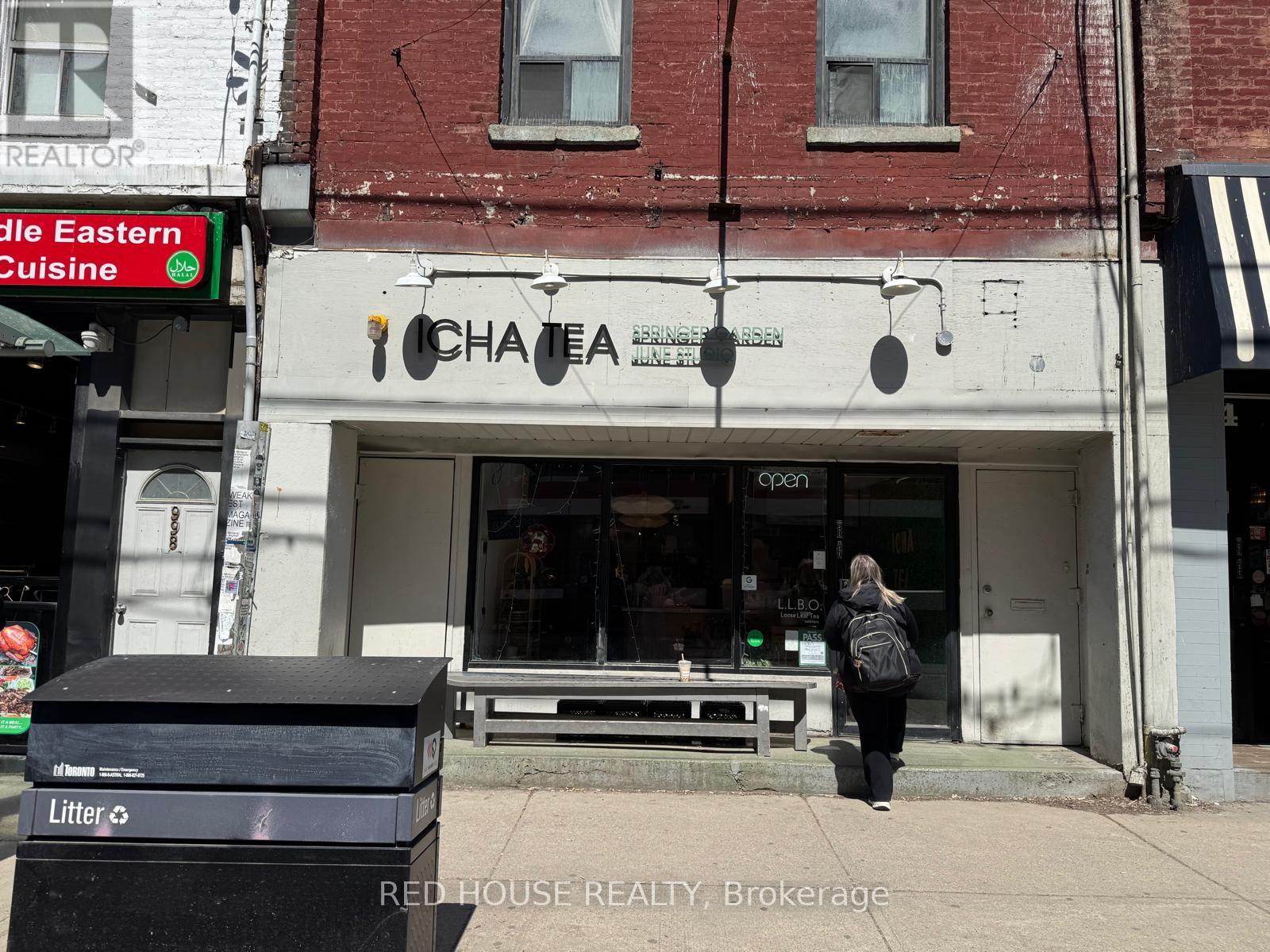 996 QUEEN STREET W