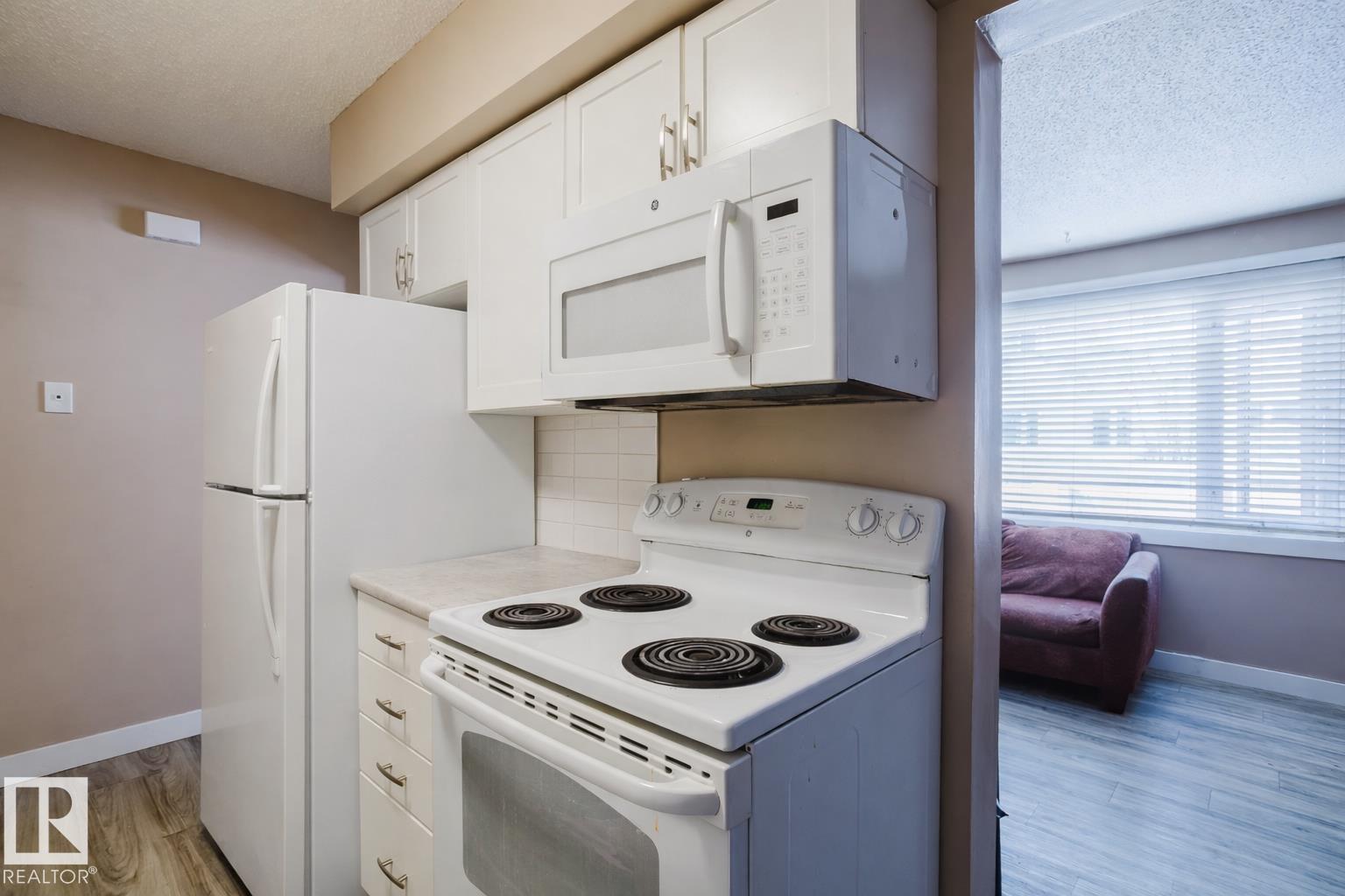 #8 14120 80 ST NW