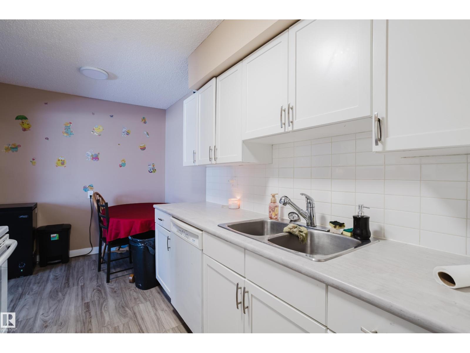 #8 14120 80 ST NW
